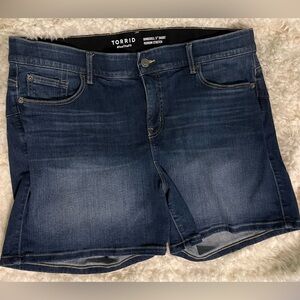 Torrid Women's Blue Denim Shorts Plus size 20 Bombshell 5”